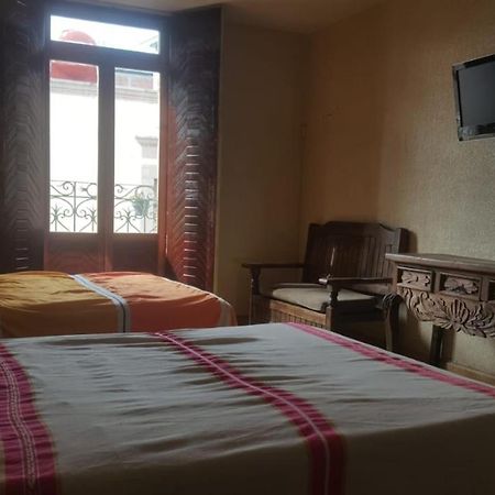 מורליה Hostal Casa Castillo מראה חיצוני תמונה