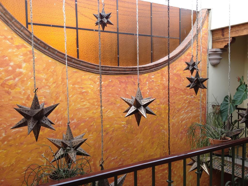מורליה Hostal Casa Castillo מראה חיצוני תמונה