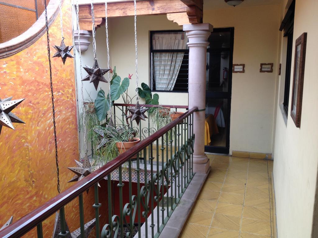 מורליה Hostal Casa Castillo מראה חיצוני תמונה