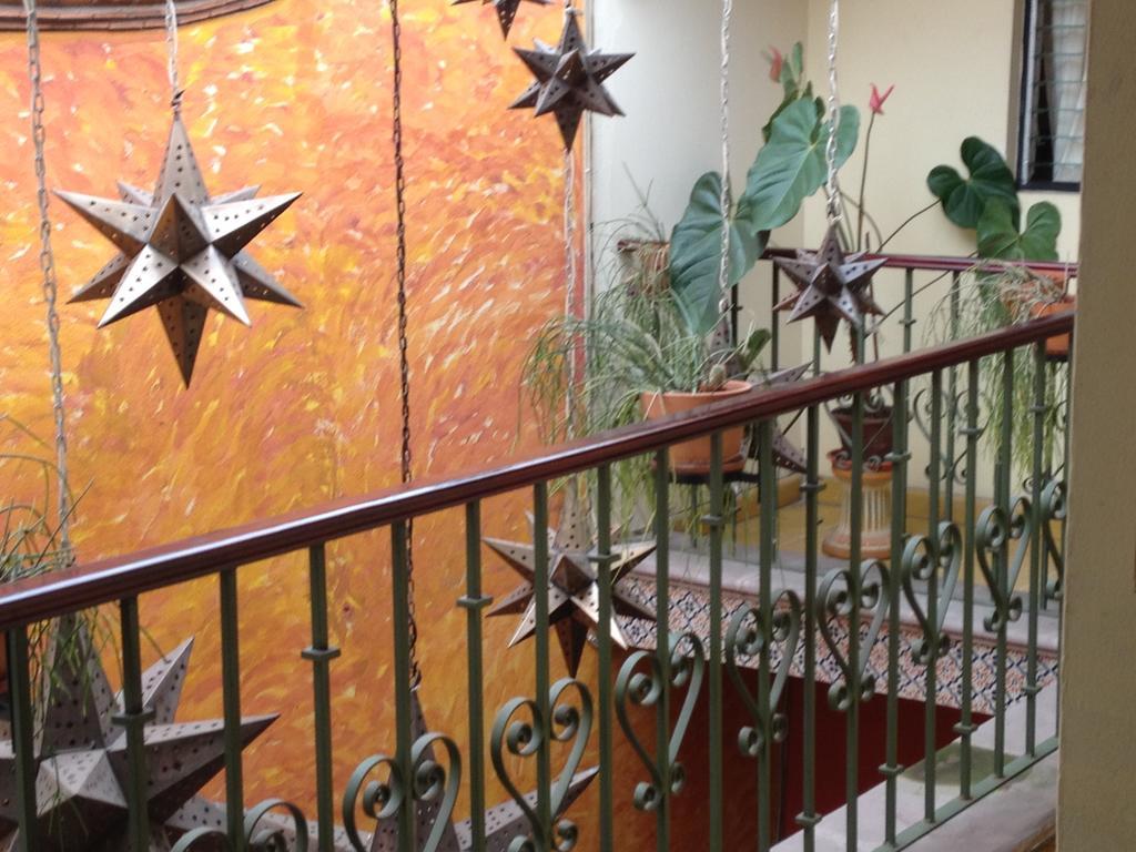 מורליה Hostal Casa Castillo מראה חיצוני תמונה