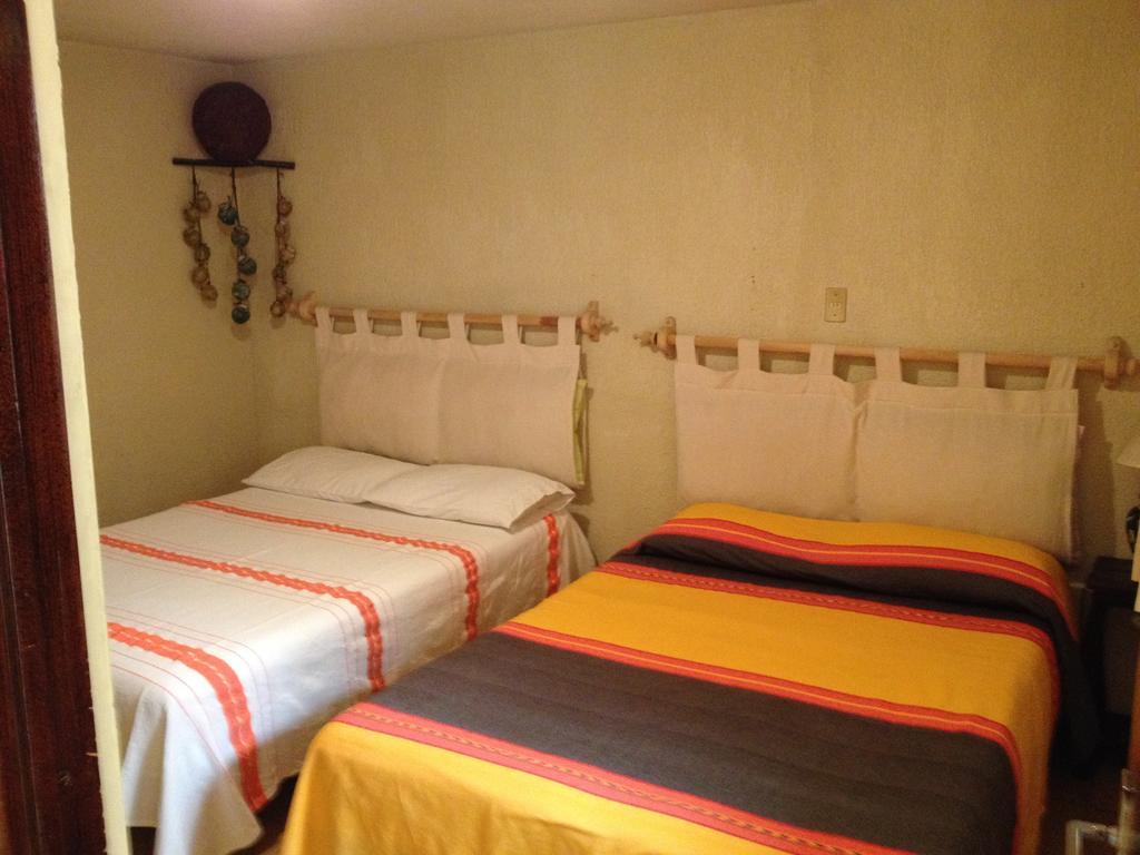 מורליה Hostal Casa Castillo חדר תמונה