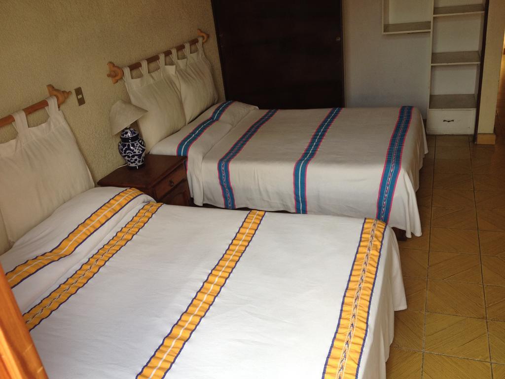מורליה Hostal Casa Castillo חדר תמונה