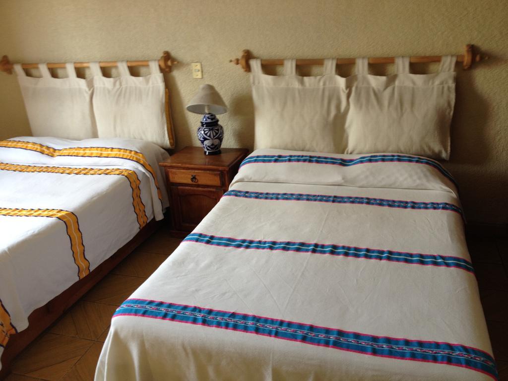 מורליה Hostal Casa Castillo חדר תמונה