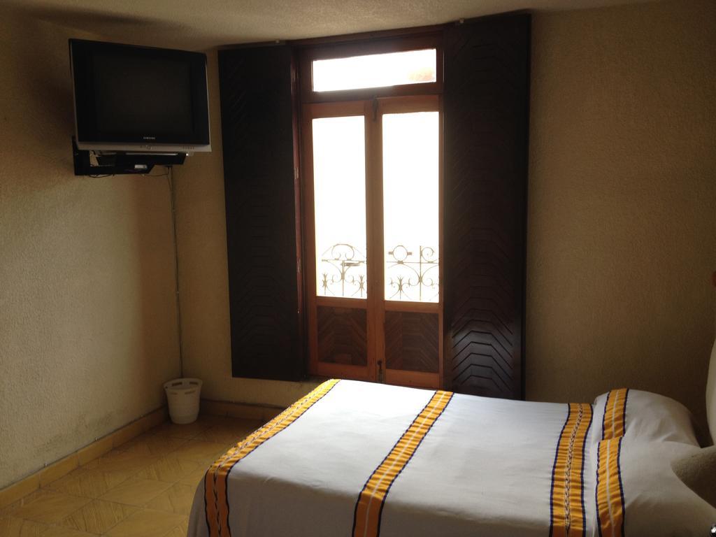 מורליה Hostal Casa Castillo חדר תמונה