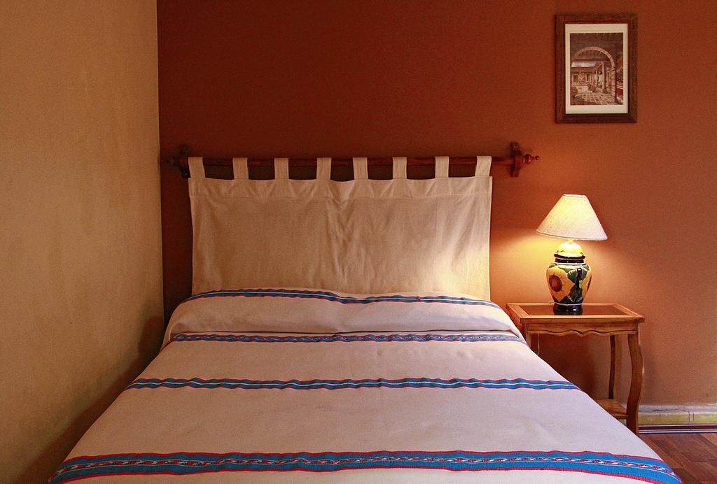 מורליה Hostal Casa Castillo מראה חיצוני תמונה