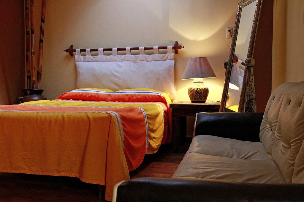 מורליה Hostal Casa Castillo מראה חיצוני תמונה