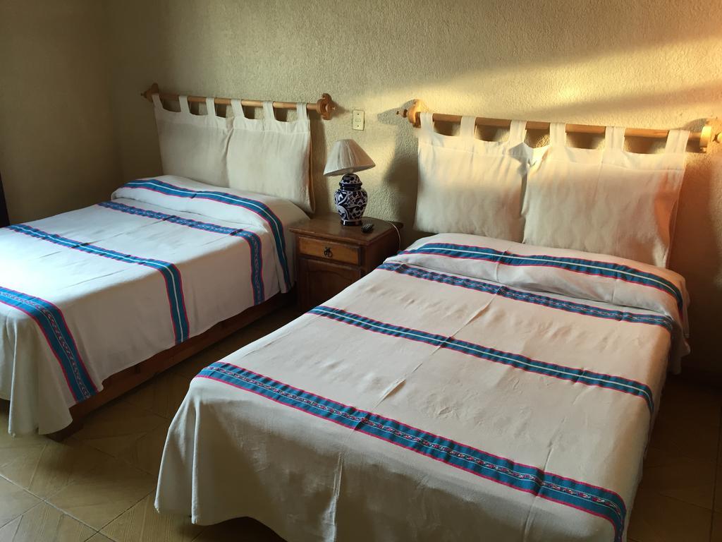 מורליה Hostal Casa Castillo חדר תמונה