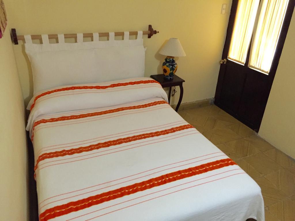 מורליה Hostal Casa Castillo חדר תמונה