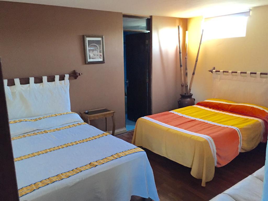 מורליה Hostal Casa Castillo חדר תמונה