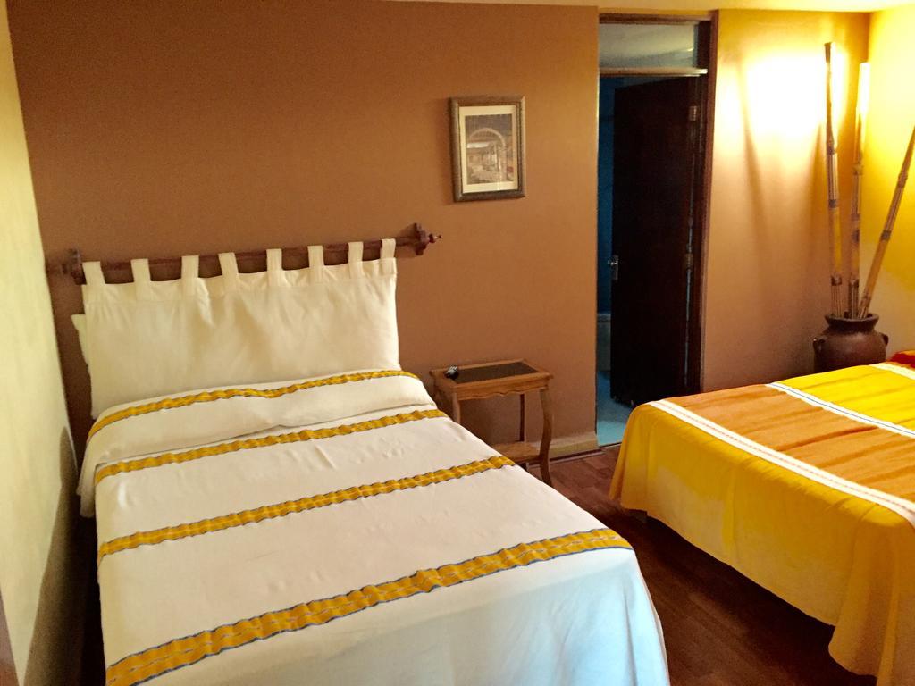 מורליה Hostal Casa Castillo חדר תמונה