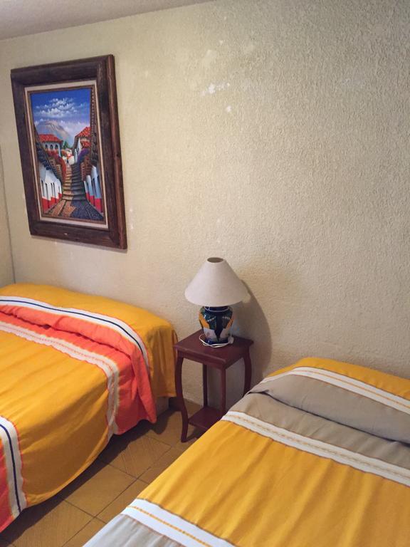 מורליה Hostal Casa Castillo מראה חיצוני תמונה