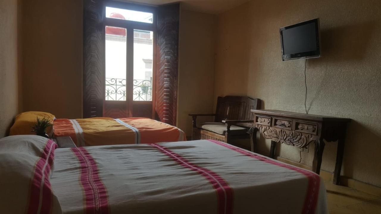 מורליה Hostal Casa Castillo מראה חיצוני תמונה